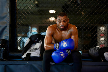 Top King Boxing gloves in blue worn UFC fighter